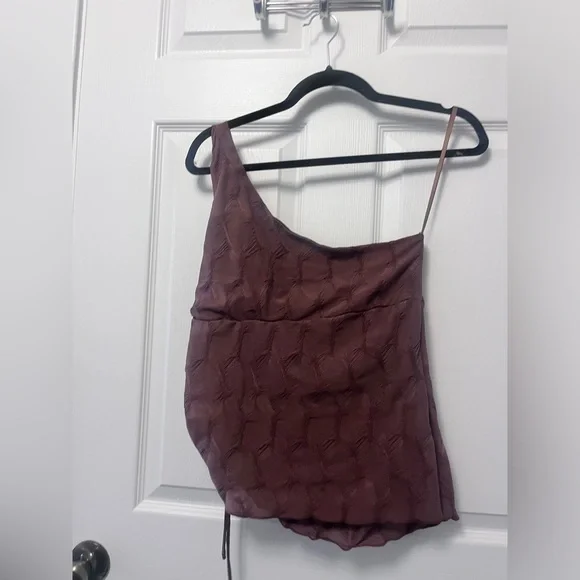 UO Remy Asymmetric One Shoulder Ruched Crop Top - Picture 6 of 8